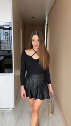 Жіноча кофтинка трикотажна в рубчик на один рукав 