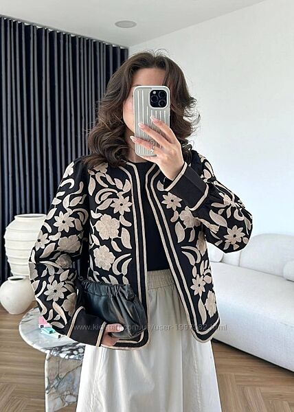 Жіночий піджак з вишивкою кашеміровий вишиванка жакет