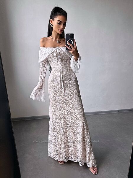 Мереживна сукня максі