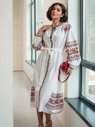 Жіноча сукня вишиванка з вишивкою вишита біла з поясом з квітковим орнамент