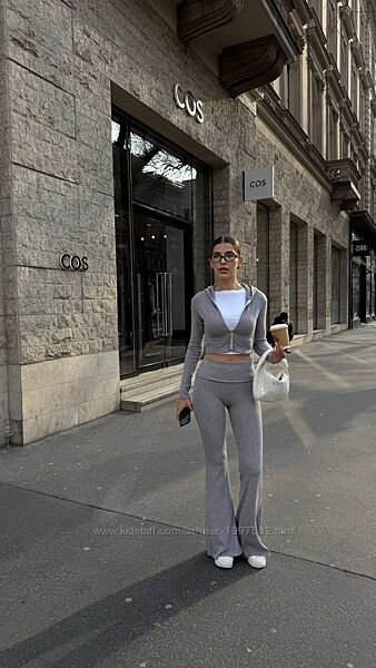 Стильний та комфортний костюм з вязаного трикотажу  ідеальний вибір для с