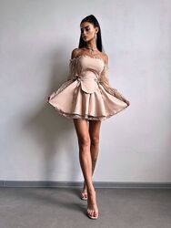 Сукня з корсетом декорована мереживом 
