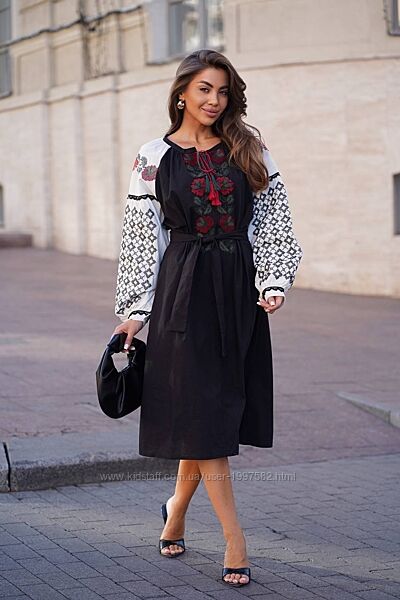 Сукня з вишивкою. Пояс в комплекті