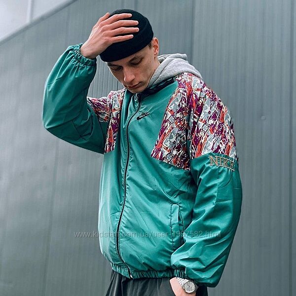 Вітровка Nike