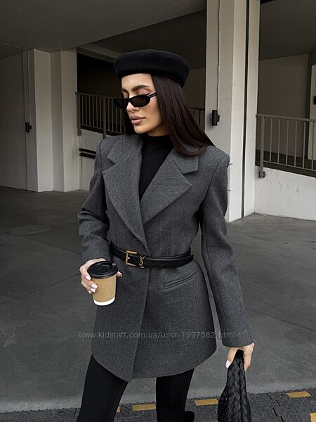 Приталений жакет. Є підплечники