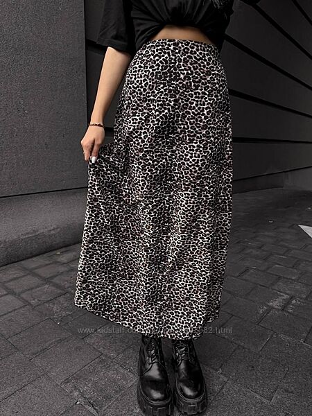 Дуже гарна спідниця, виглядає неймовірно стильно. Тканина високої якості, н