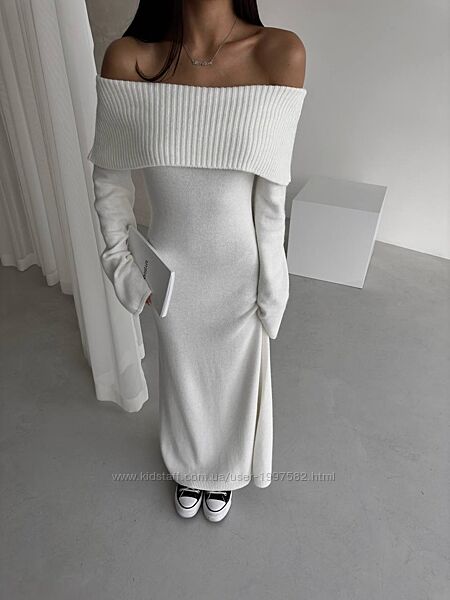 Жіноча в´язана сукня міді з відкритими плечима плаття з довгим рукавом