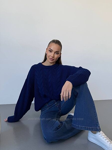 Светр. Дуже добре тягнеться, рукав спущений