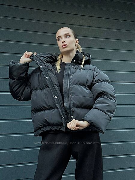 Застібається на блискавці та кнопках. Капюшон знімається Модель S 50 Розмі