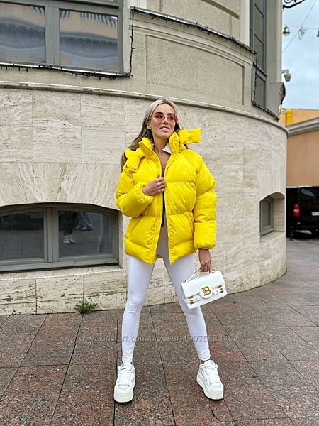 Пуховик. Відстебний капюшон, затяжкі знизу на фіксаторах