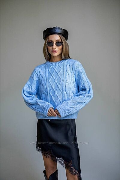 Затишний базовий светр з аранами- ідеальний вибір для сезону зима/осінь