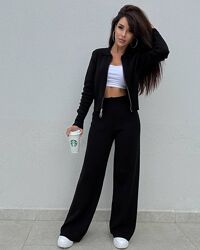 Костюм  Лорен Має ідеальну посадку і складається з кофти з подвійною блиска