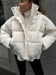Пуховик   Знімний капюшон на блискавці забезпечує додатковий захист від хол