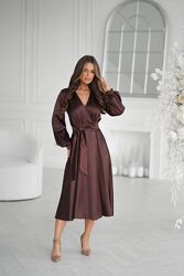 Атласна сукня на запах. Ця модель створена, щоб підкреслити фігуру та подар