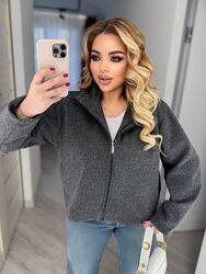 Напівпальто з високим воротником Стильне, тепле, з трендовим акцентом Чому