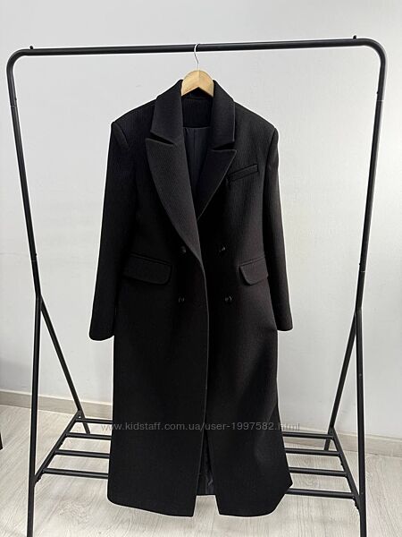 Активно вішиваємо ідеальні пальто з акцентним плечем мускуліного крою Ткани