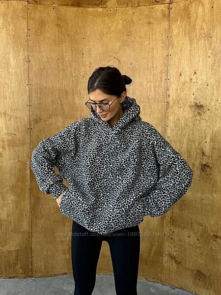 Худі овер, на затяжках