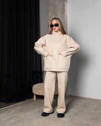 Мега стильний і теплий прогулянковий костюм