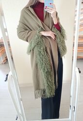 Розкішний вовняний палантин з ламою