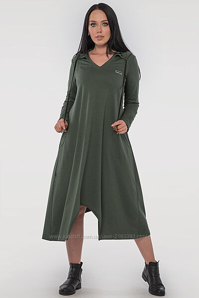 Шикарное  спортивное платье отличного качества