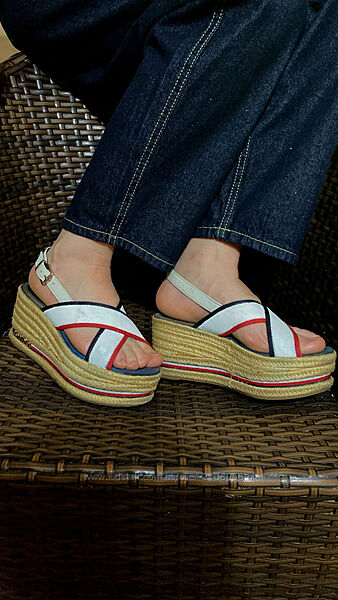 Продаю Босоніжки жіночі Tommy Hilfiger розпродаж дуже класні