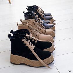 Черевики з бежевою підошвою