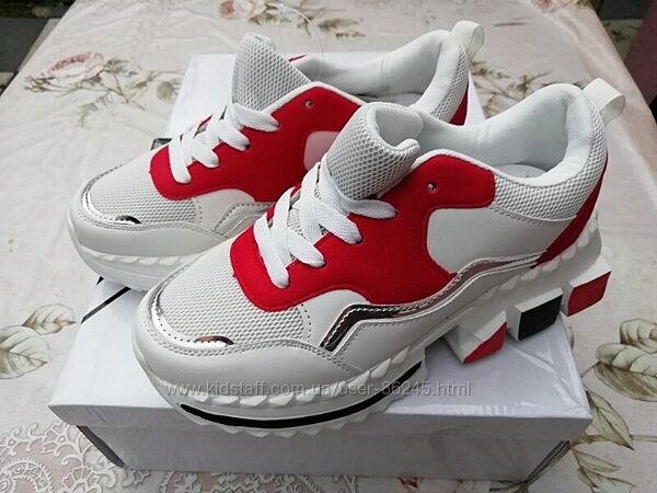 Акція Стильні кросівки