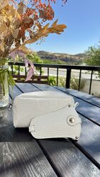 Стильна шкіряна косметичка. У 30-ти кольорах. Українське виробництво